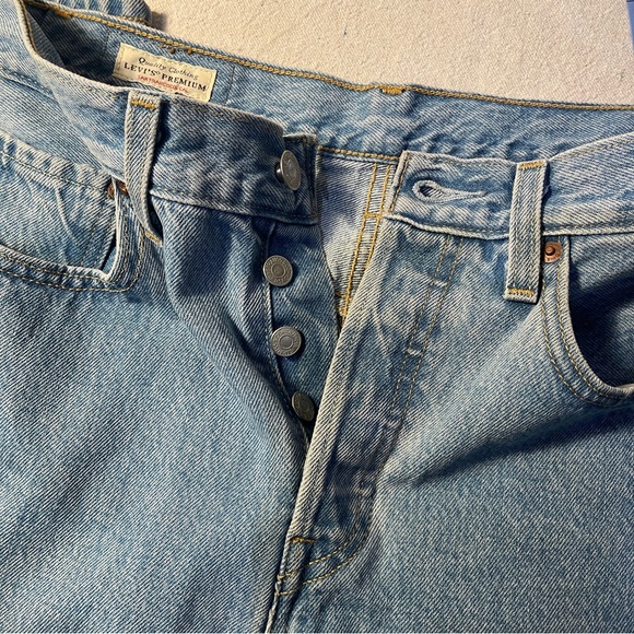 Levi's 501 Light Blue Classic Women's Jeans - Picture 8 of 16